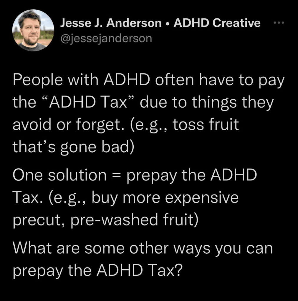 ADHS-Meme, Beitrag von Jesse J. Anderson: Menschen mit ADHS zahlen oft einen «ADHS-Zuschlag» für Vermiedenes und Vergessenes, etwa verdorbenes Obst. Ein Ausweg sei, den Zuschlag im Voraus zu zahlen – etwa teureres, bereits geschnittenes Obst zu kaufen.