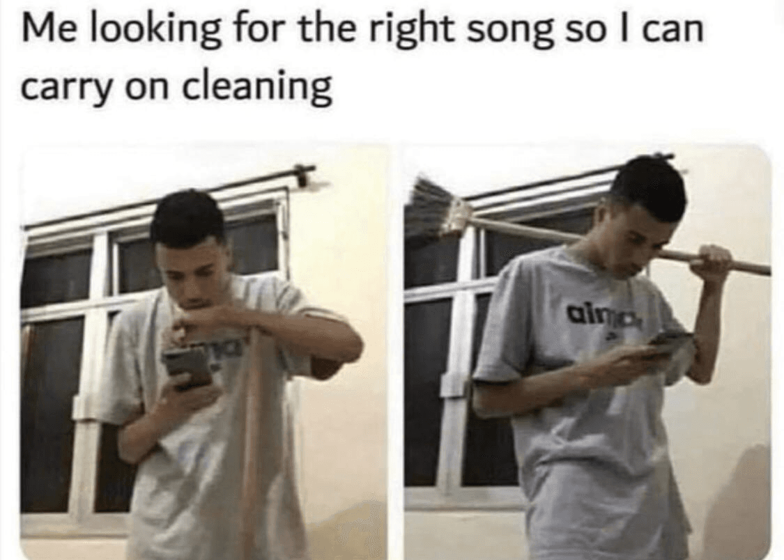 ADHS-Meme: Jemand steht mit Besen und Handy da und sucht das richtige Lied, um mit dem Putzen weiterzumachen.